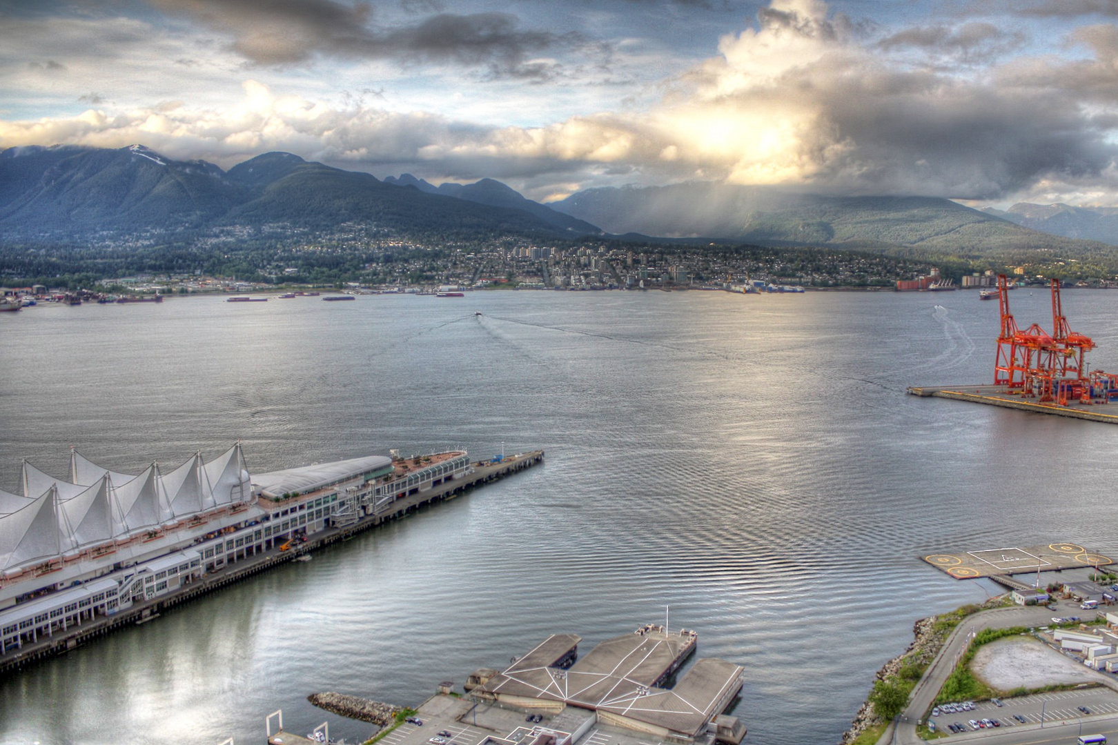 Blick vom Harbour Tower auf North Vancouver