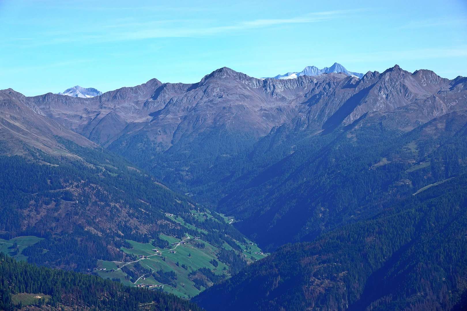 Blick vom Helm ins Winkeltal, ein Seitental des Villgratentales