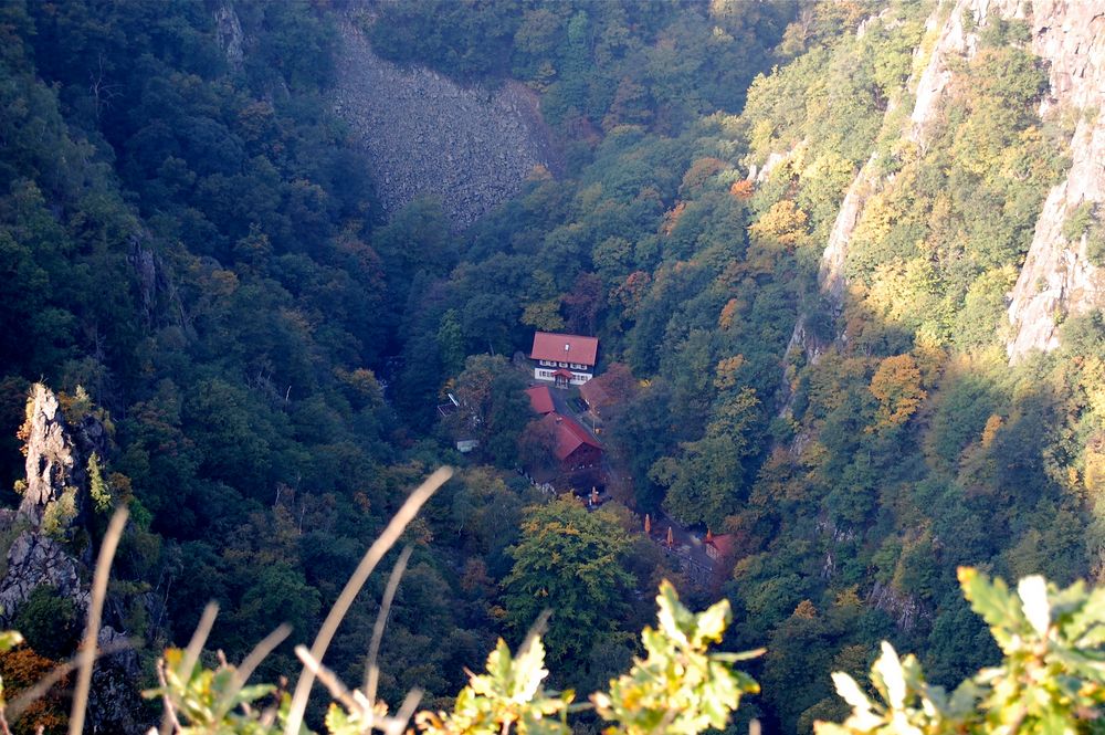 Blick vom Hexentanzplatz zum Hirschgrund bei schwierigen Lichtverhältnissen