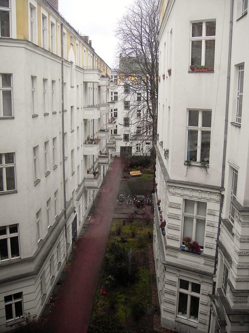 Blick vom Hinterhofbalkon 5.Stock Berlin Stuttgarter Platz 2014