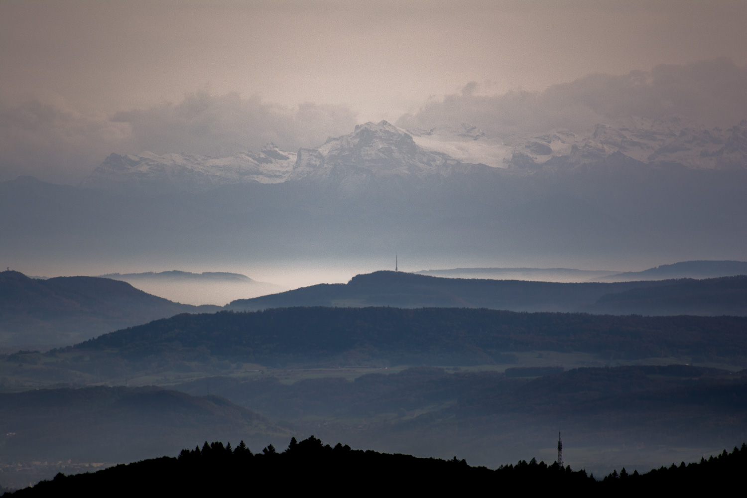 Blick vom Hochblauen Richtung Basel und Alpen