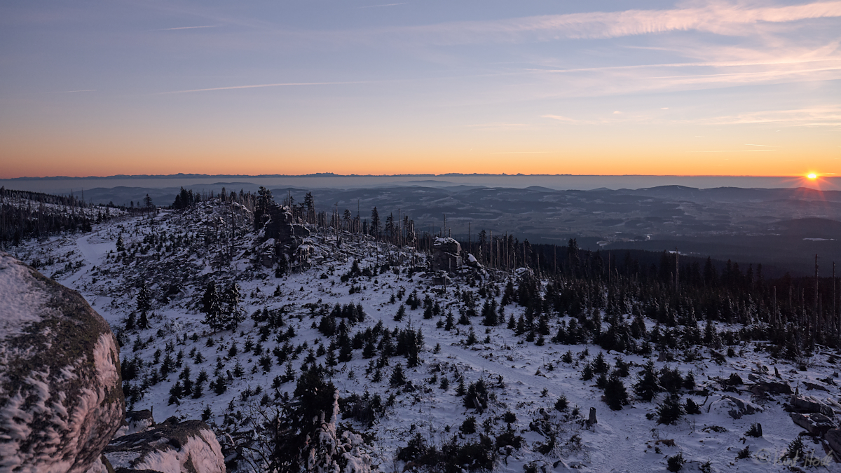 Blick vom Hochstein am Deisessel in den Sonnenuntergang -1-