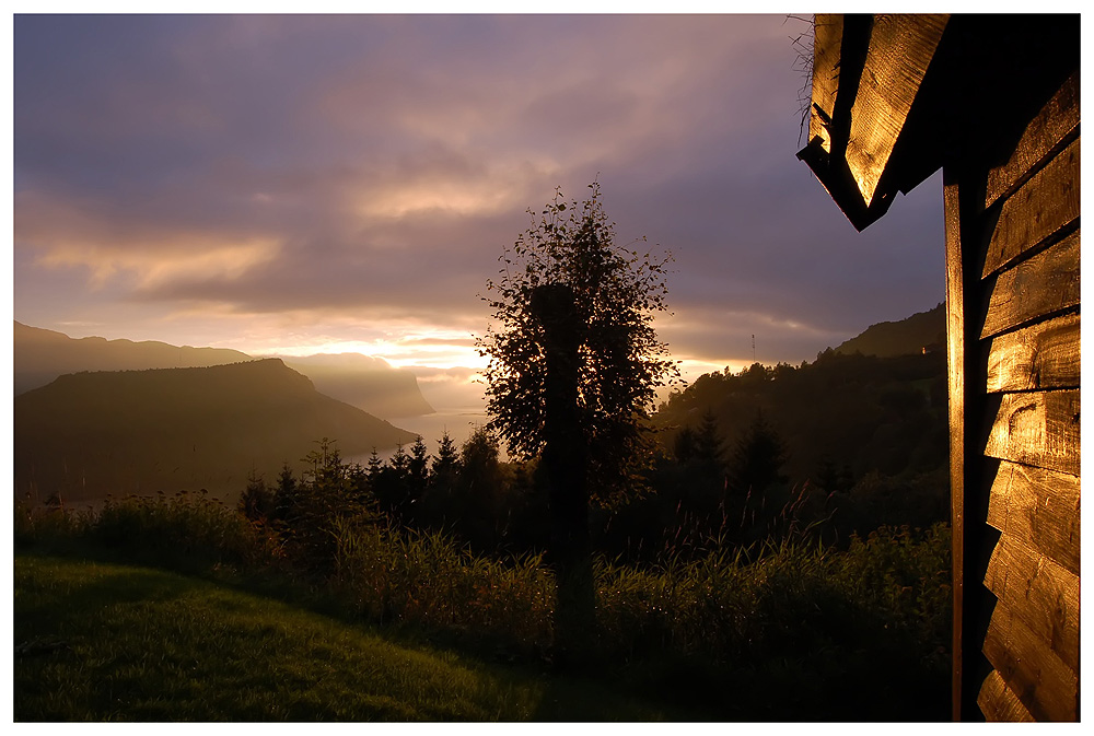 Blick vom Hof "Indreberge" auf den Åfjord und dem Lihesten