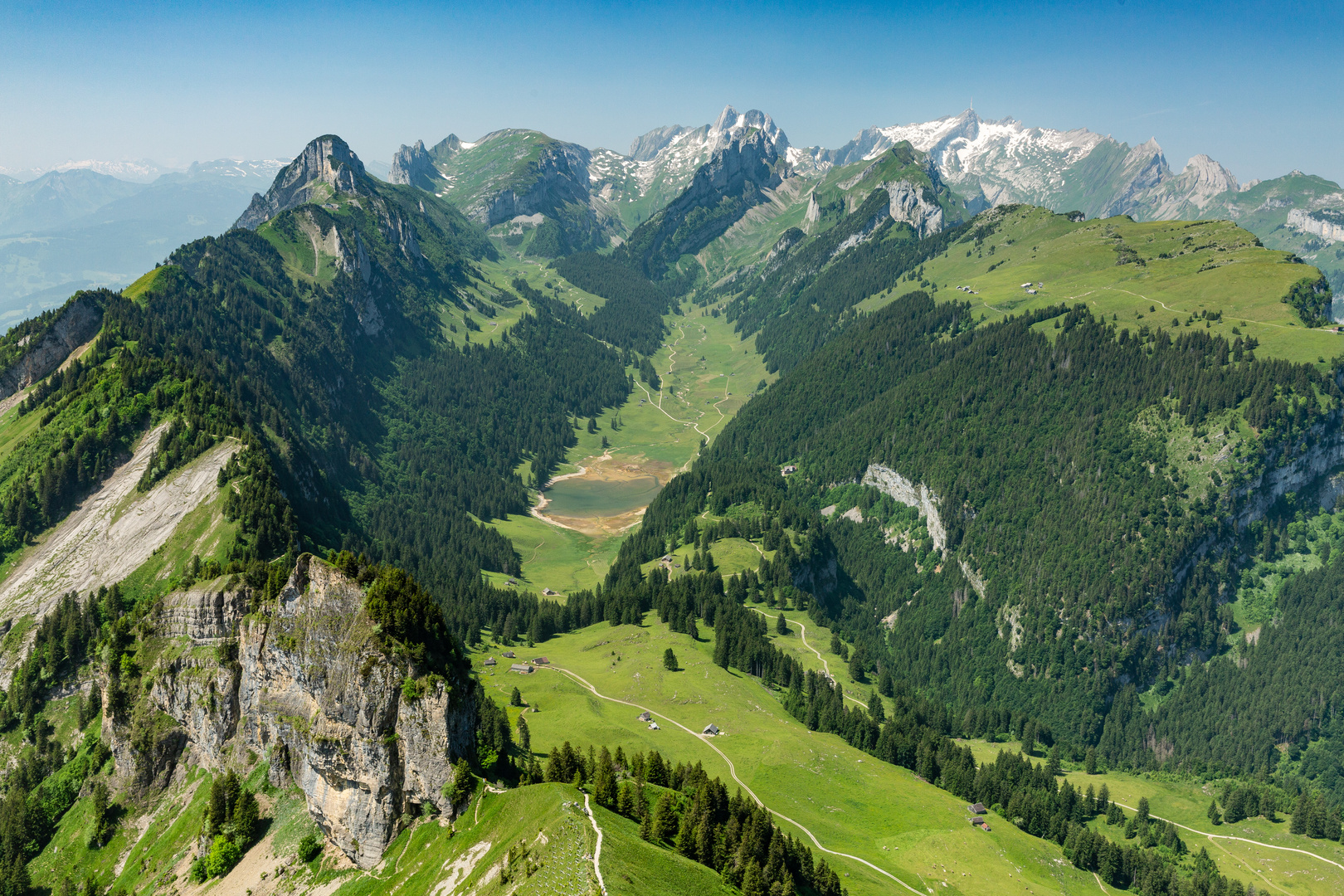 Blick vom Hohen Kasten auf den Sämtisersee...