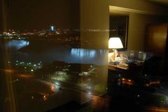 Blick vom Hotelzimmer auf die Niagara Falls