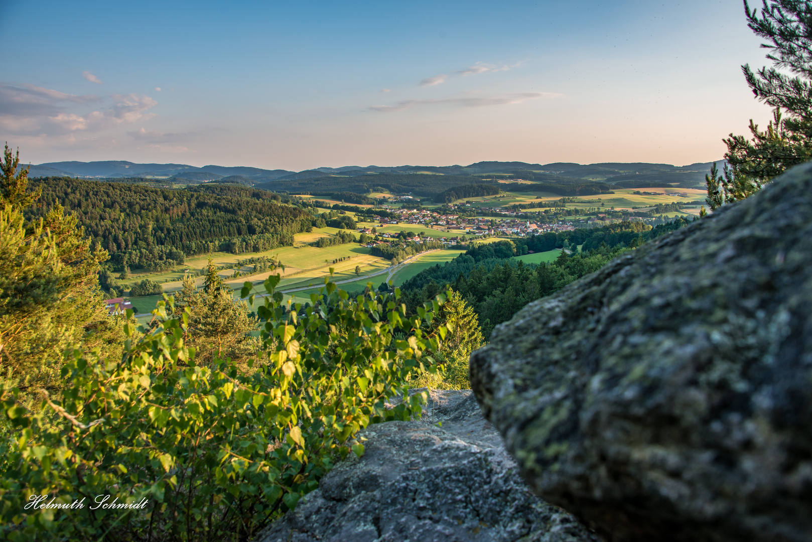 Blick vom Jägerkreuz auf das Regental bei Miltach -2 