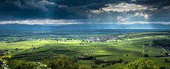 Blick vom Kaiserstuhl über den Rhein in die Vogesen