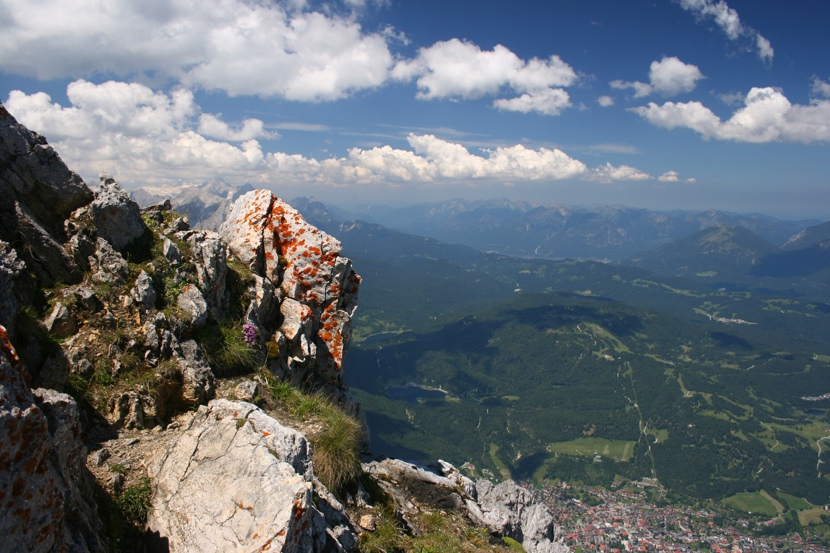 Blick vom Karwendel auf Mittenwald