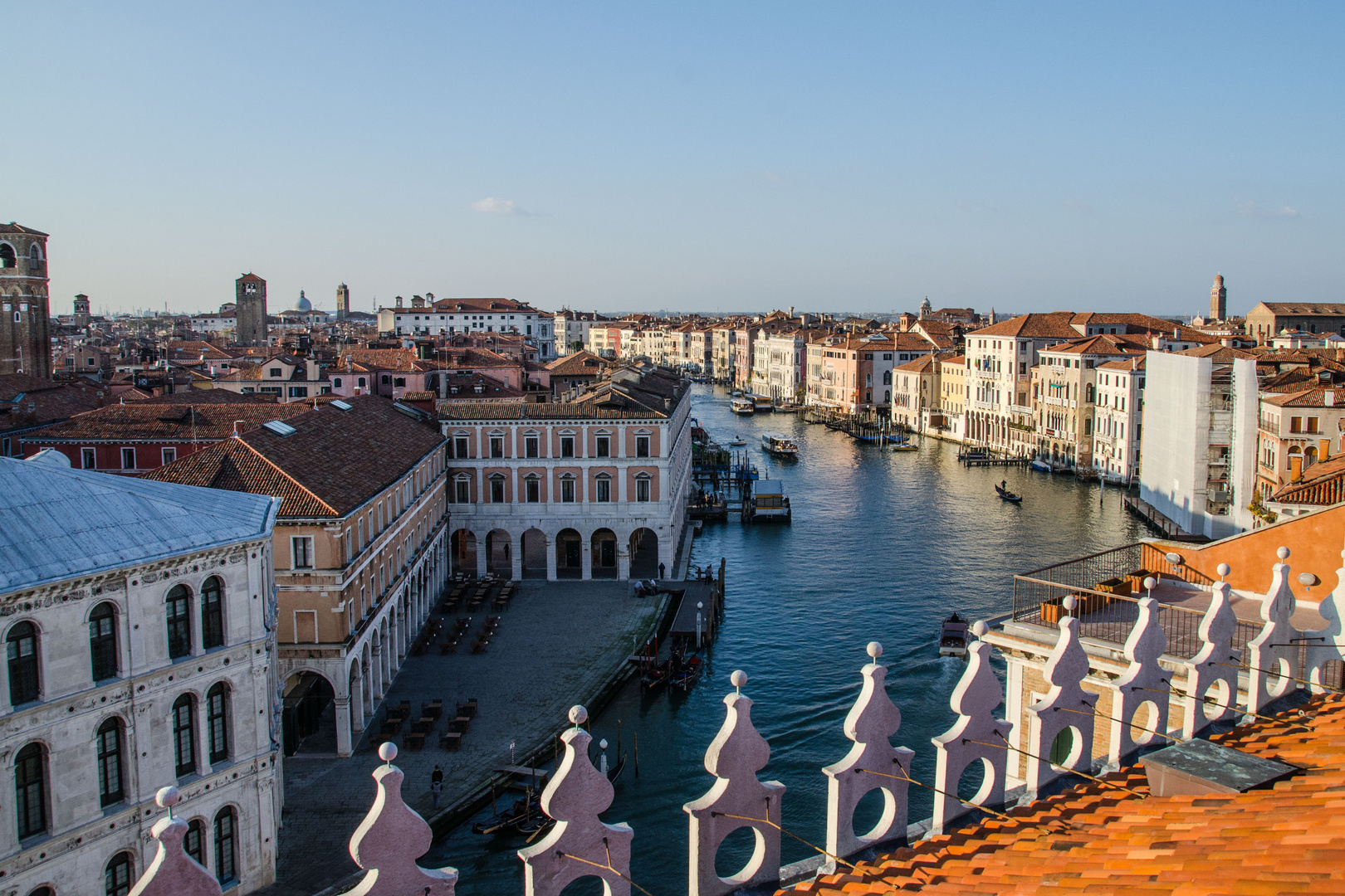 Blick vom Kaufhausdach auf den Canal Grande