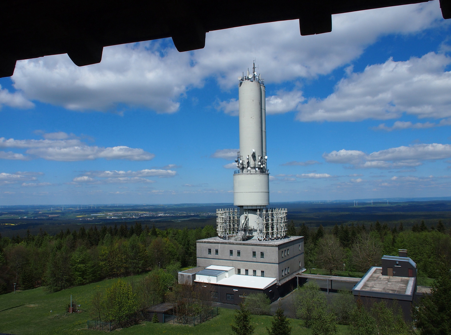 Blick vom kleinen auf den großen Bruder