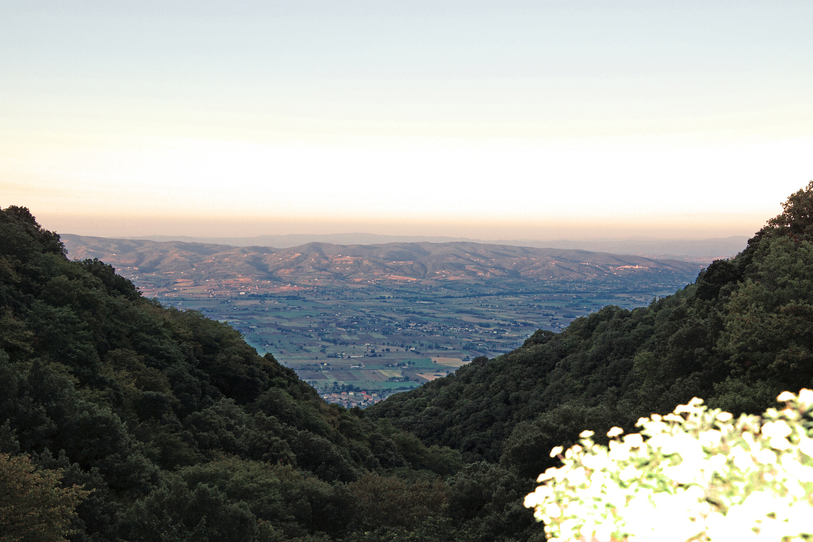 Blick vom Kloster nach Assisi