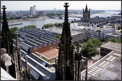 Blick vom Kölner Dom auf Groß St. Martin, Deutzer Brücke und Severinsbrücke