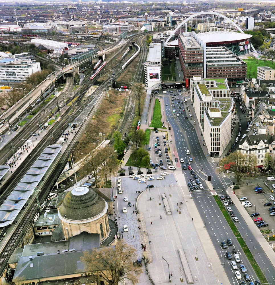 Blick vom Kölntriangle auf Deutz