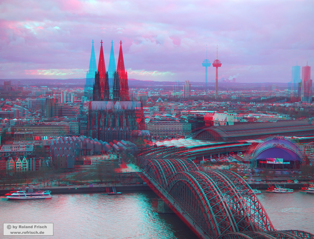 Blick vom KölnTriangle auf Dom und Hauptbahnhof