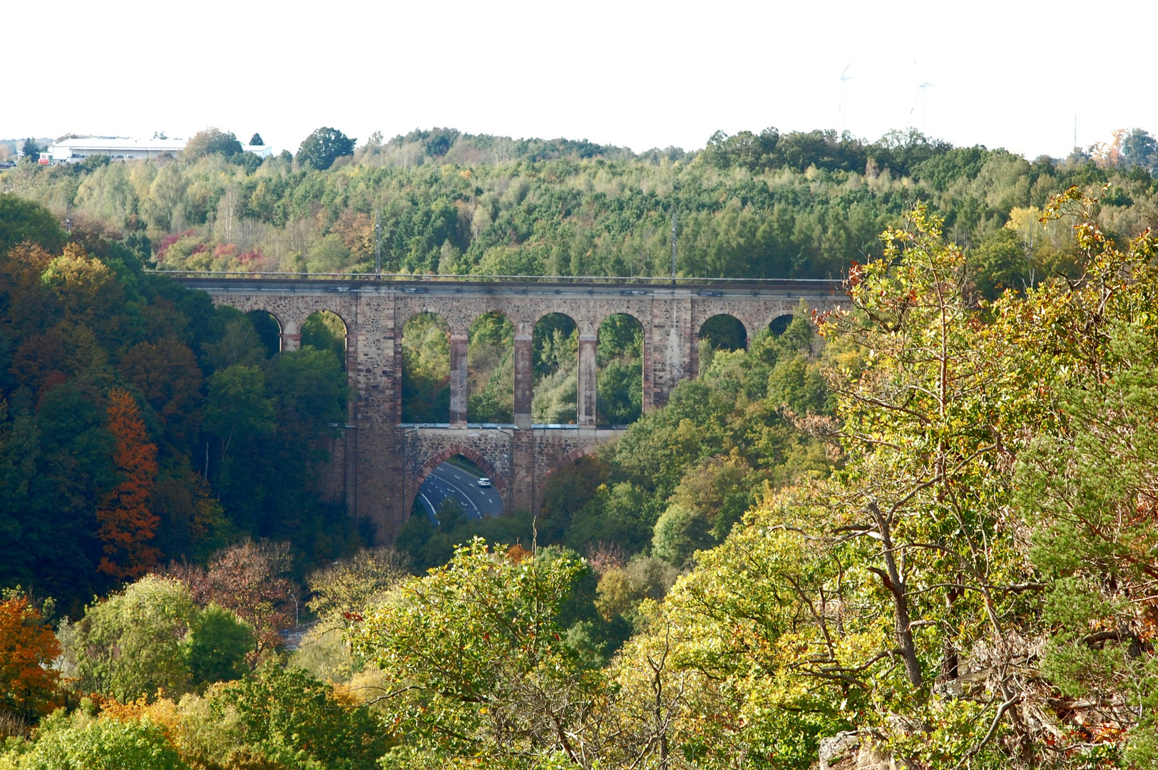 Blick vom Kreuzfelsen in Waldheim zum Diedenhainer Viadukt