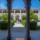 Blick vom Kreuzgang des Mosteiro de Alcobaca in den Klostergarten