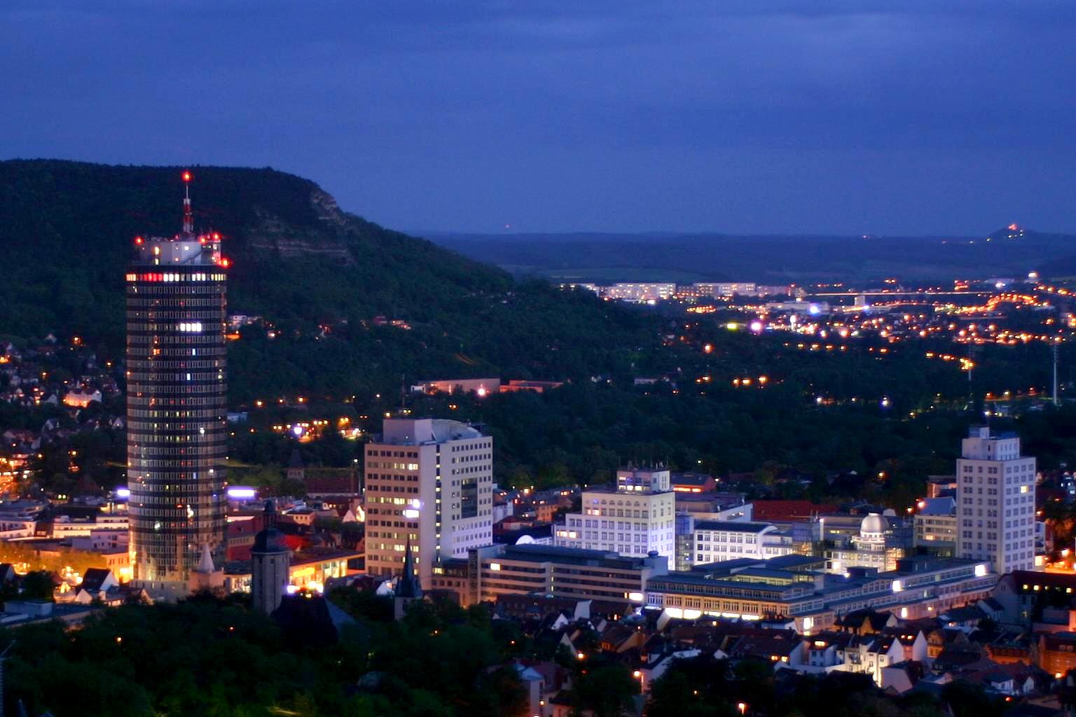 Blick vom Landgrafen in die City von Jena zur Blauen Stunde