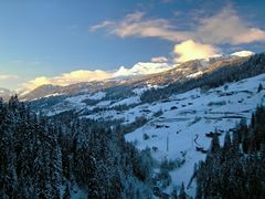 Blick vom Langwieser Viadukt ins Tal (wiederum im letzten Licht)