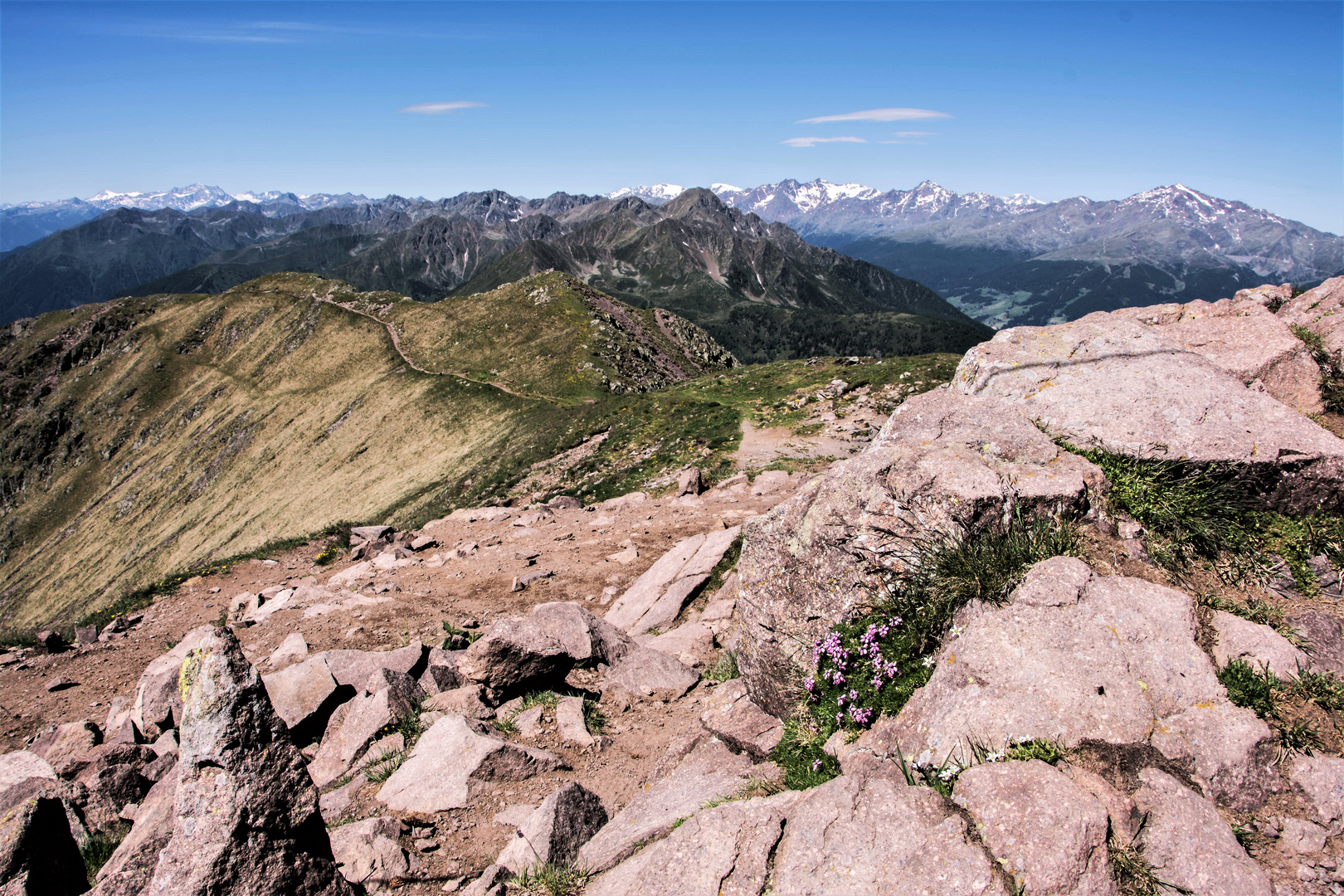 Blick vom Laugen auf die Ultner Bergwelt