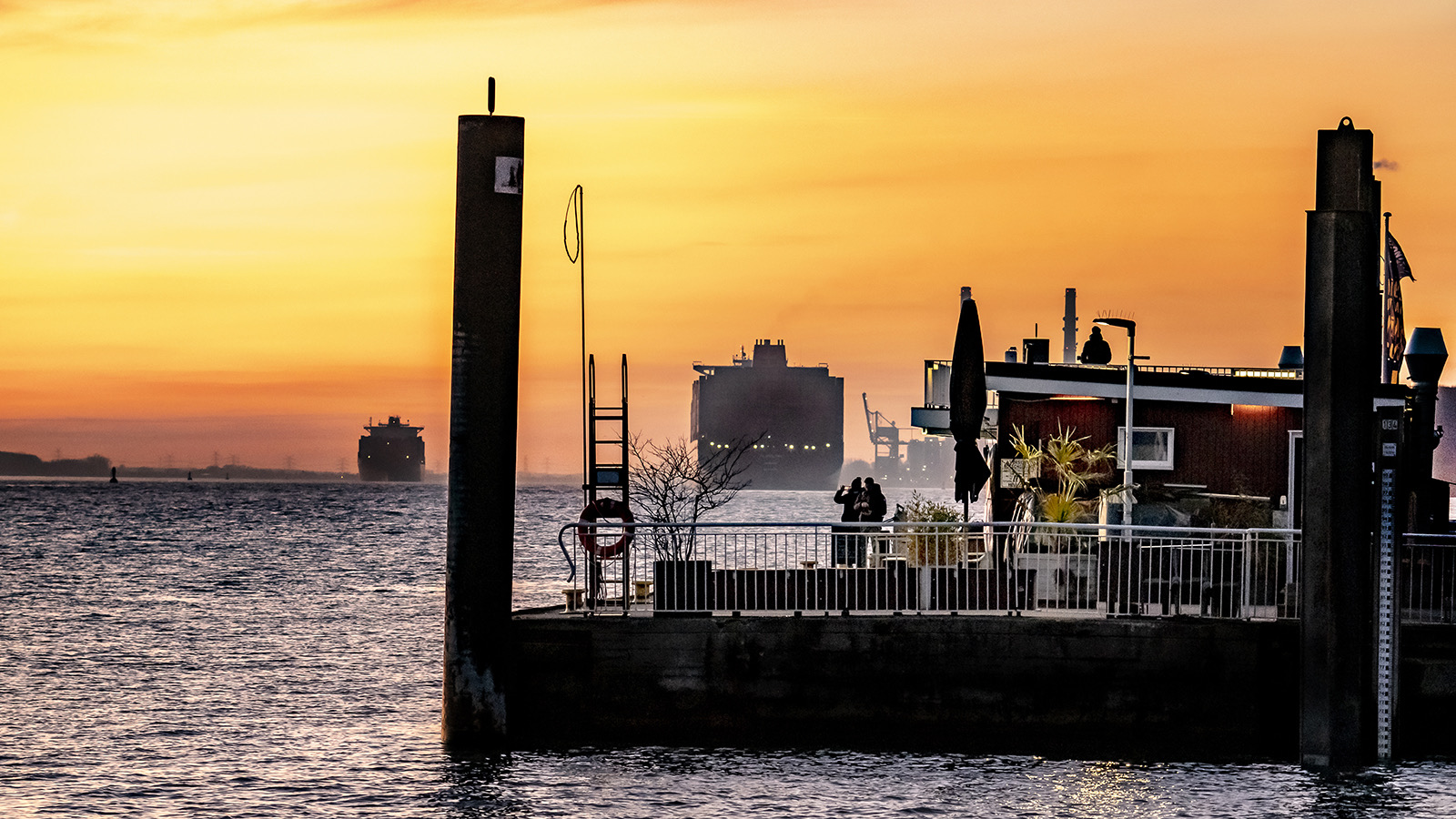 Blick vom Leuchtturm Blankenese in Richtung Wedel