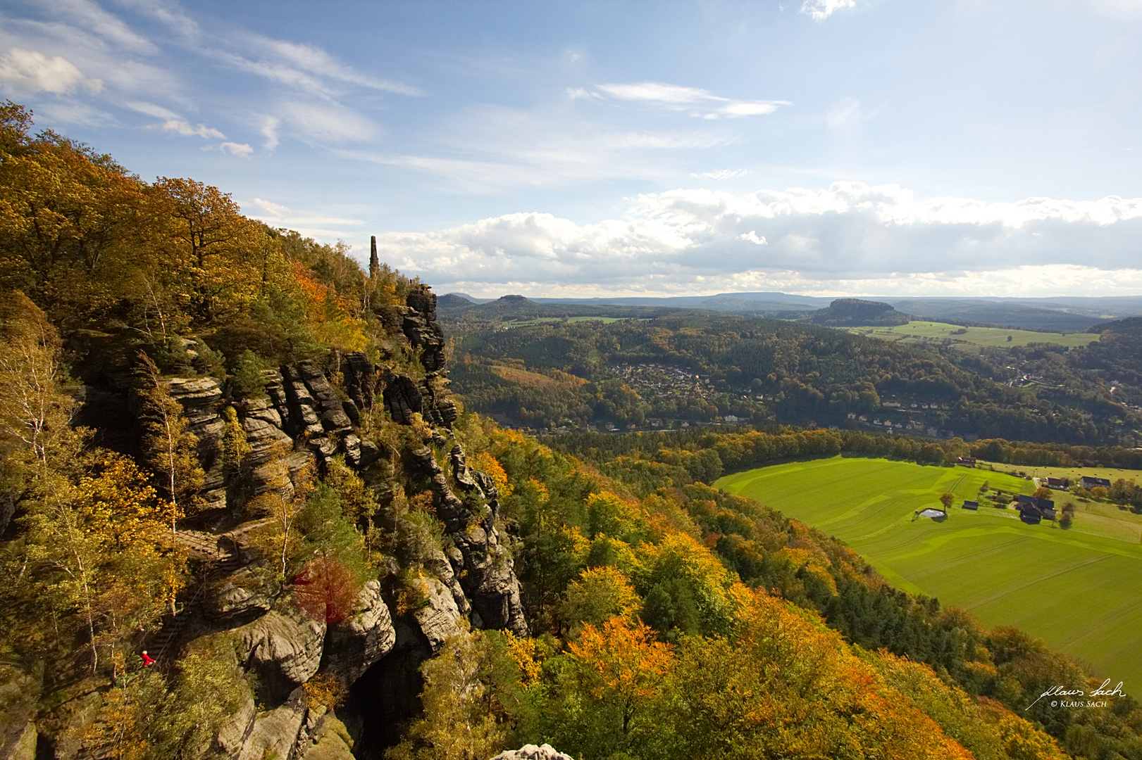 Blick vom Lilienstein zu seinen Steilhängen