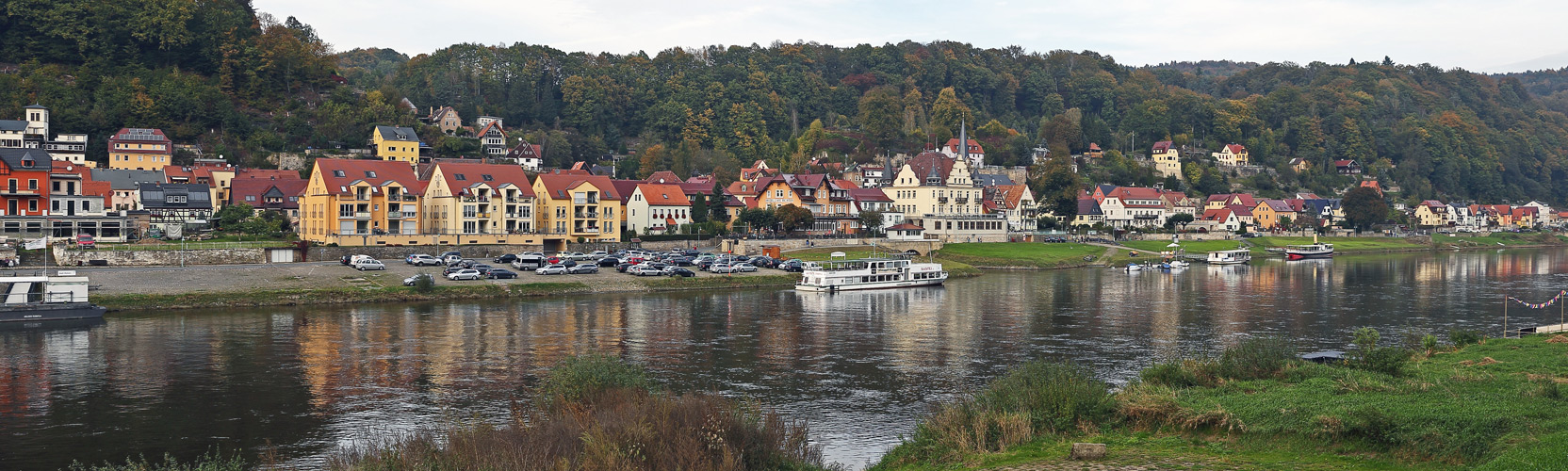Blick vom linkselbischen Pötzscha zu einem malerischen Ort an der Elbe...
