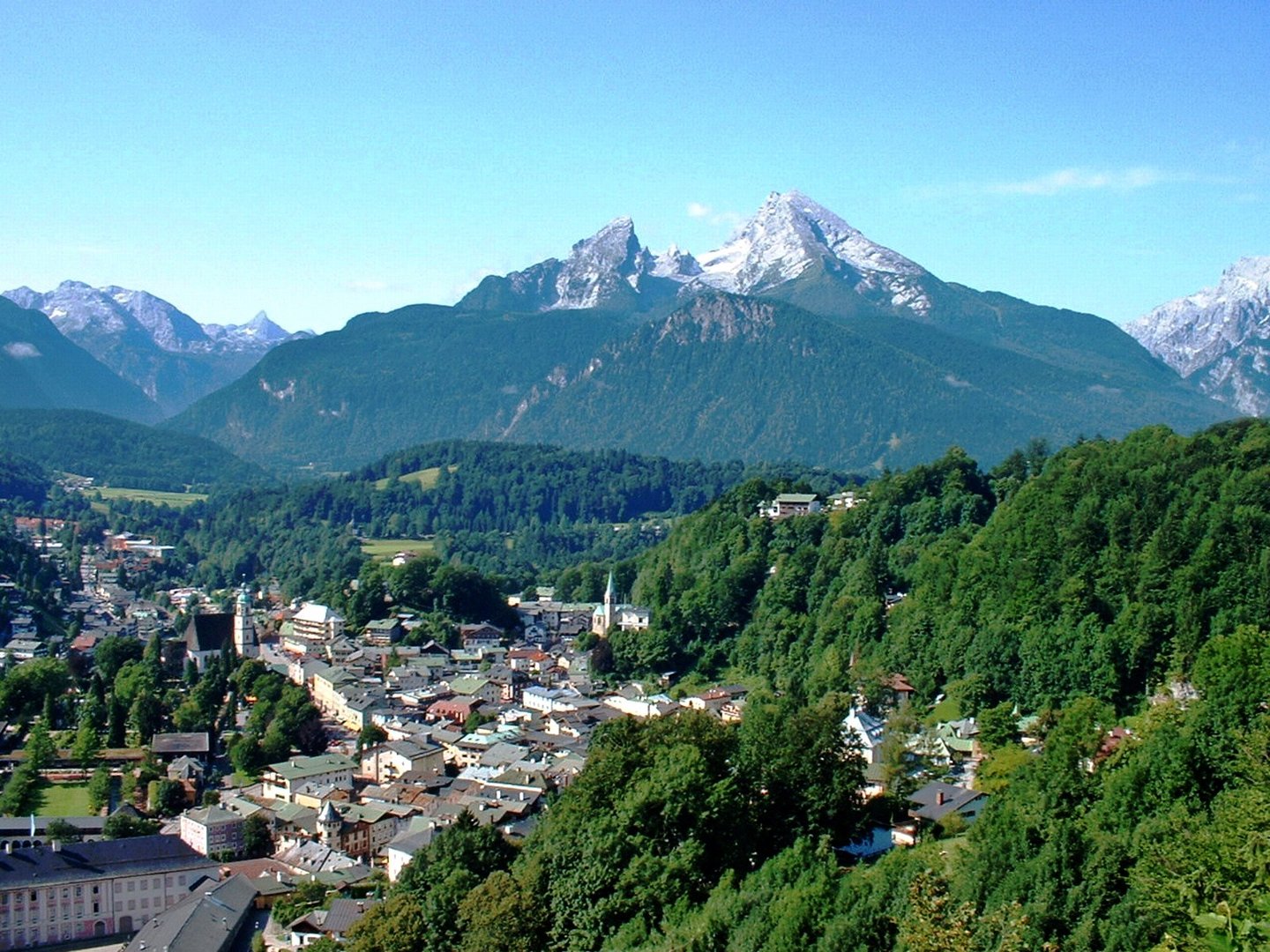 Blick vom Lockstein auf Berchtesgaden mit Watzmann und Schönfeldspitze