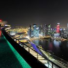 Blick vom Marina Bay Sands Pool auf Singapur