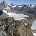 Blick vom Matterhorn bis zum herrlichen Weisshorn rechts und alles vom Kleinmatterhorn ...