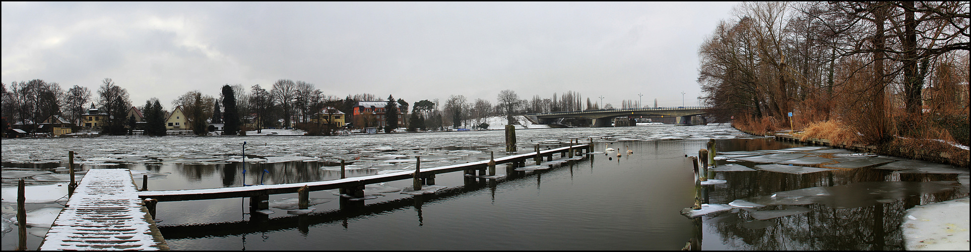 Blick vom Mellowpark auf Spindlersfeld und die Wilhelm-Spindler-Brücke, Berlin