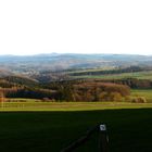 Blick vom Michelsberg in die Vulkanlandschaft Eifel am Nachmittag.