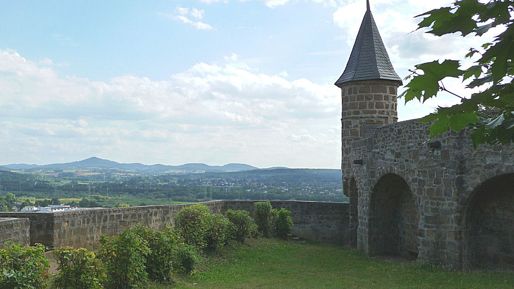 Blick vom Michelsberg in Siegburg auf das Siebengebirge