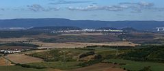 Blick vom Mila beim Abstieg an der Nordwestseite zum    Erzgebirge und nach Most