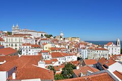 Blick vom Miradouro de Santa Luzia in Lissabon