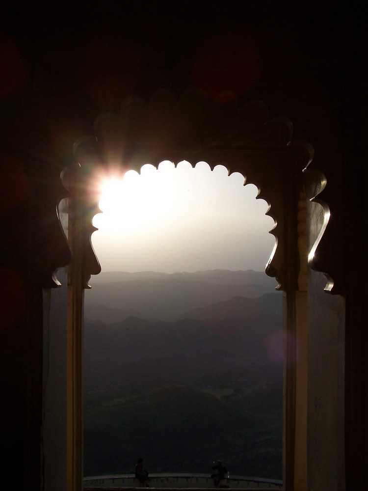 blick vom monsoon palace in udaipur