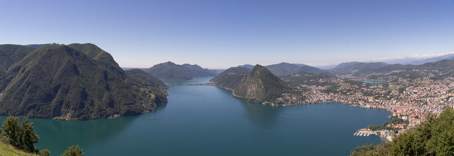 Blick vom Montè Bre auf Luganer See  Tessin Schweiz