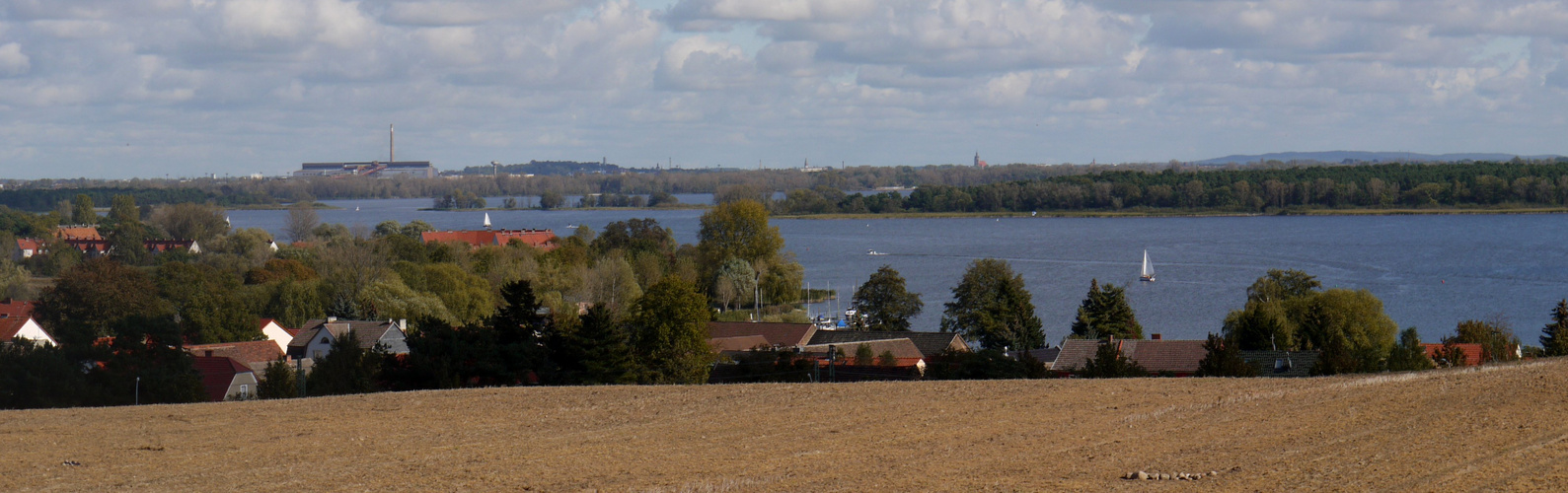 Blick vom Mühlenberg über den Möserschen See nach Brandenburg