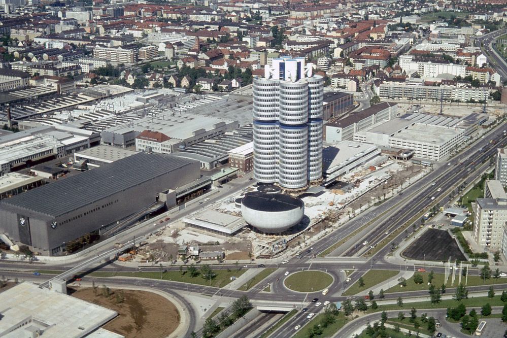 Blick vom Münchener Fernsehturm auf BMW