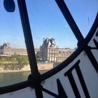 Blick vom Musée d'Orsay auf das Musée du Louvre