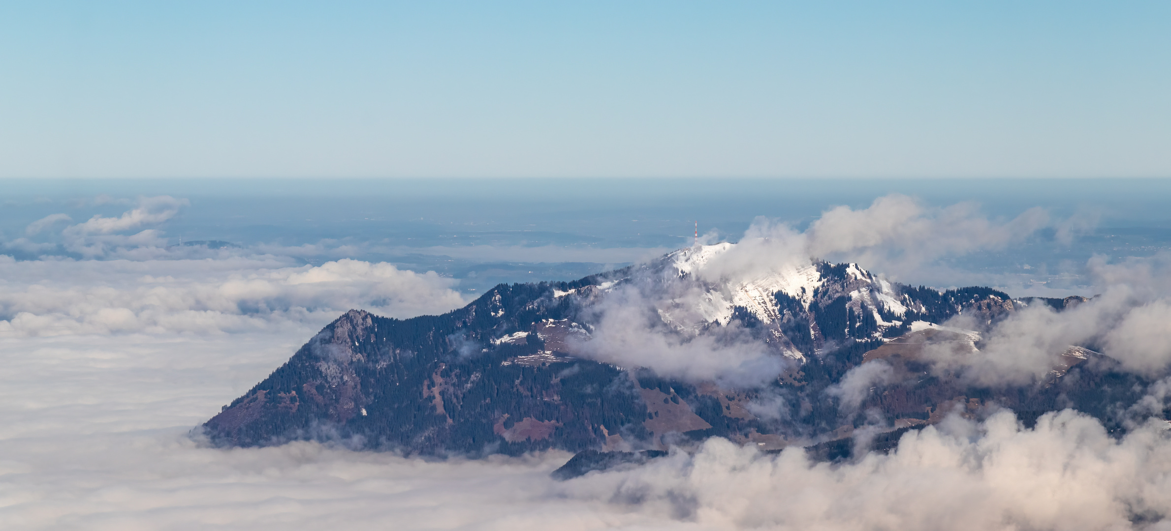 Blick vom Nebelhorn zum Grünten (dem Wächter des Allgäu`s).