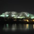 Blick vom Nil in Richtung "Tal der Könige" bei Nacht