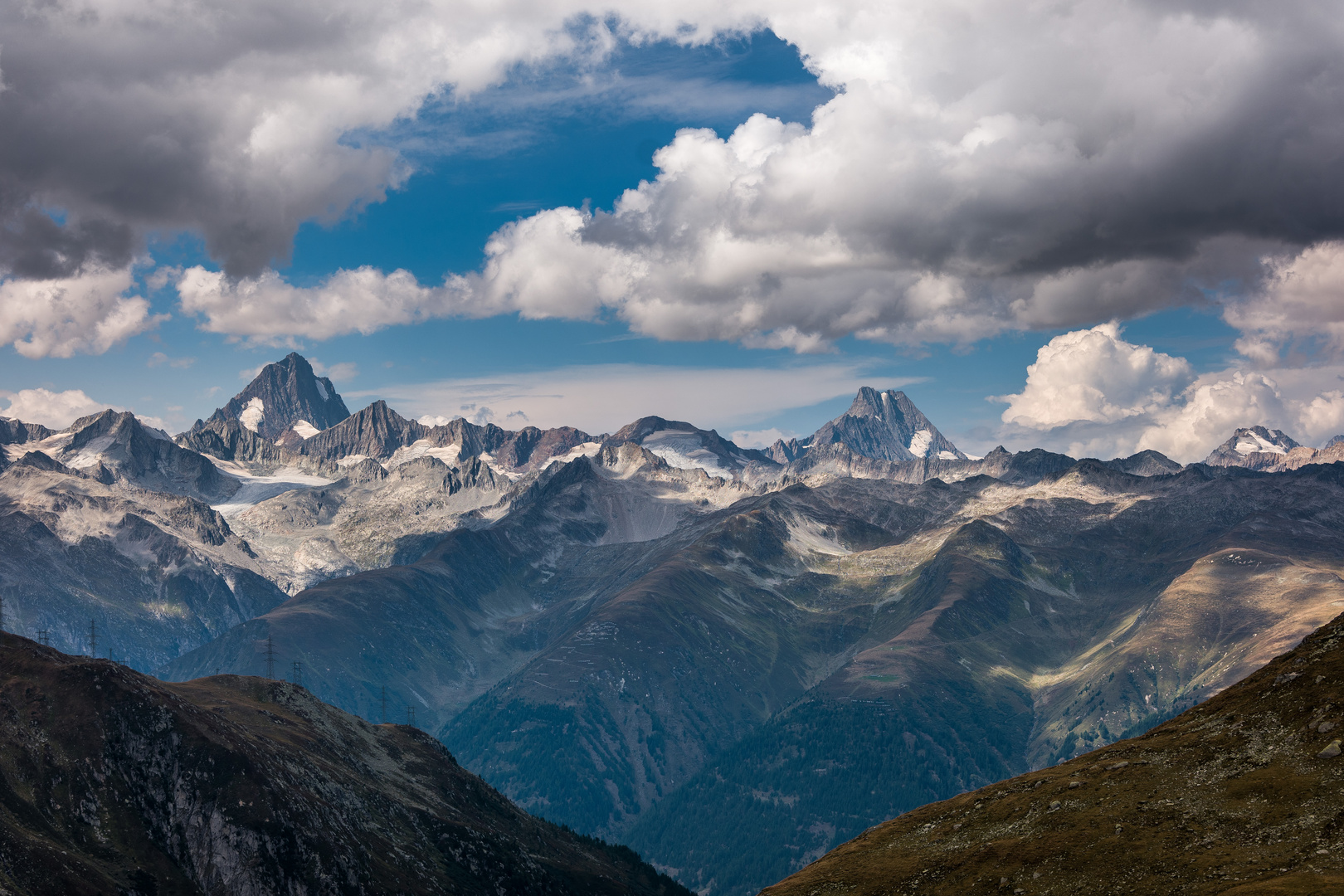 Blick vom Nufenenpass ins Berner Oberland