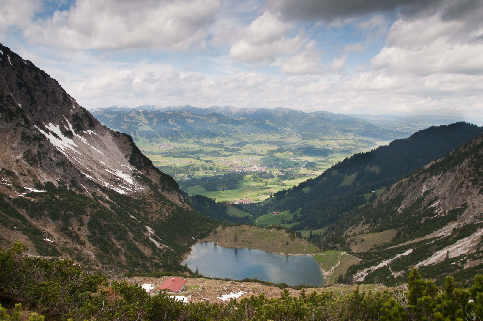 Blick vom oberen Gaisalpsee ins Tal