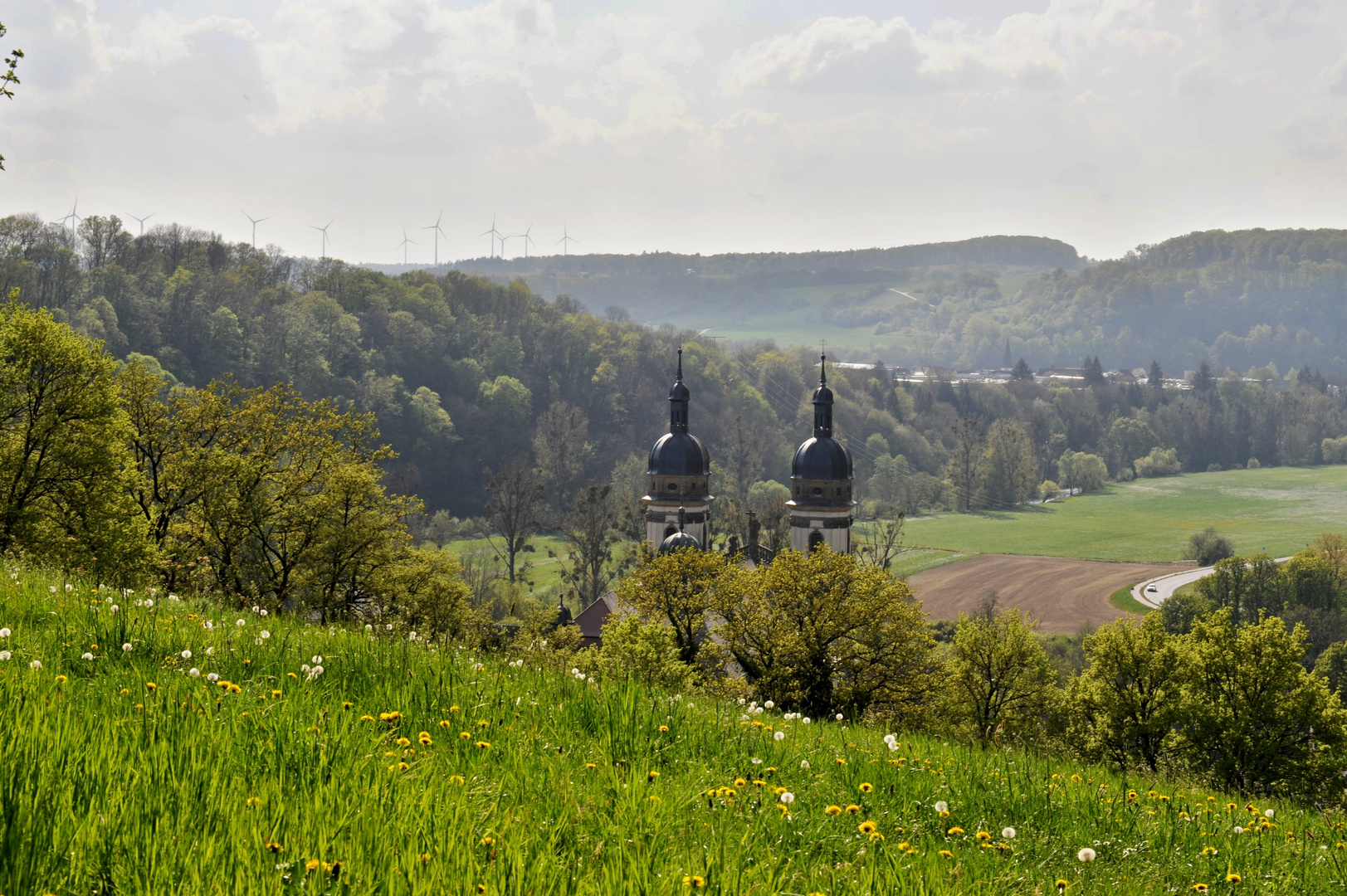 Blick vom oberen Klosterrundweg ins Jagsttal