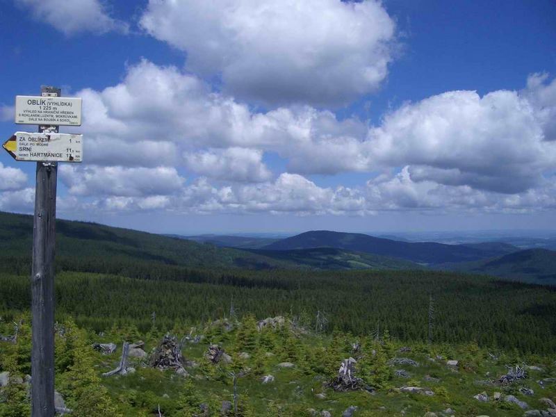 Blick vom Oblik (CZ, früher Steiningberg, 1225m) nach Nordosten Richtung Klatovy (Klattau)