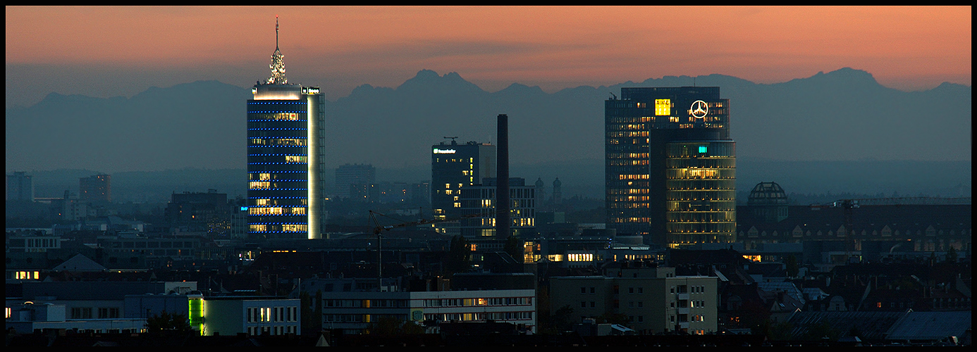 Blick vom Olympiaberg auf München West