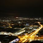 Blick vom Olympiaturm auf München bei Nacht
