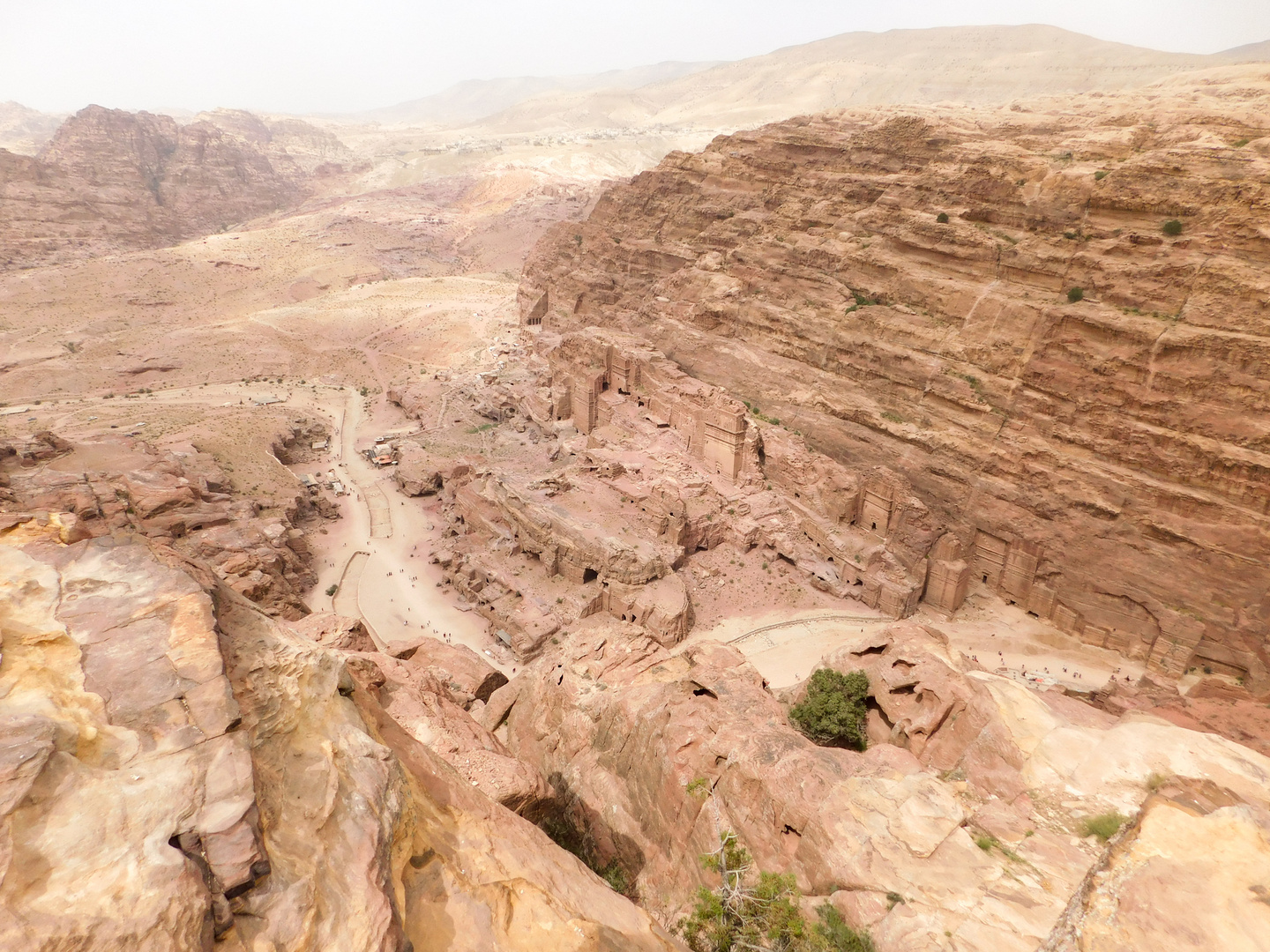 Blick vom Opferberg in Petra