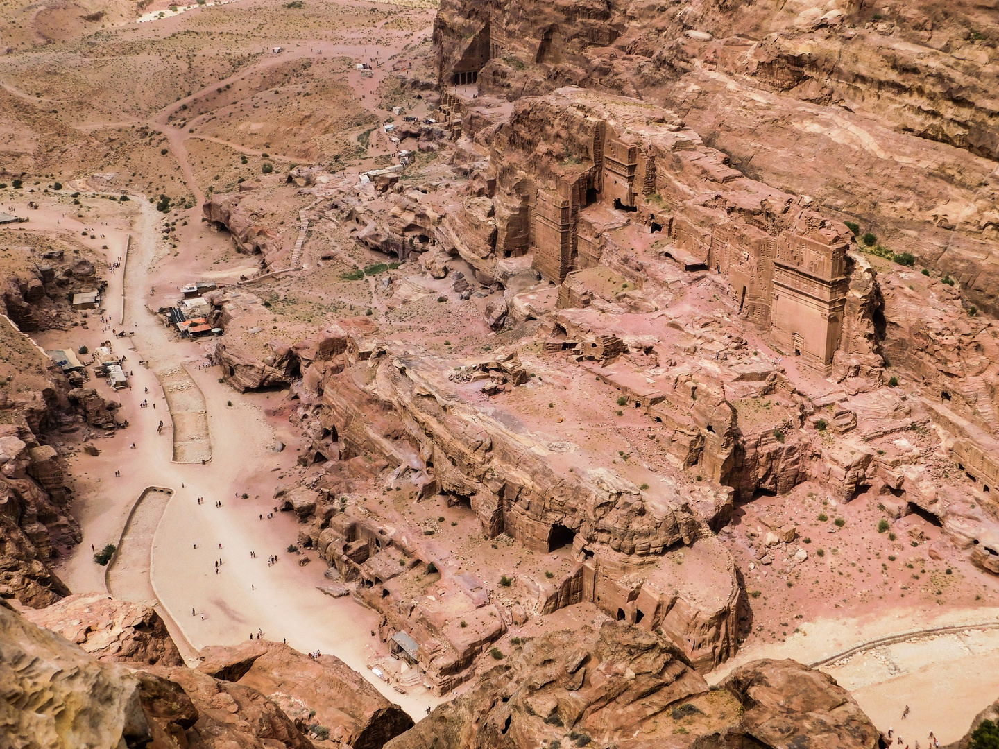 Blick vom Opferberg zur Königswand- Petra, Jordanien