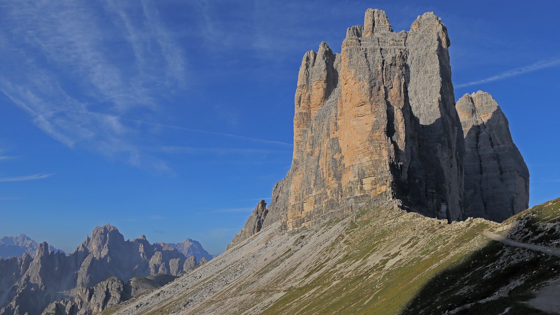 Blick vom Paternsattel zu der Cadinigruppe und den drei Zinnen...